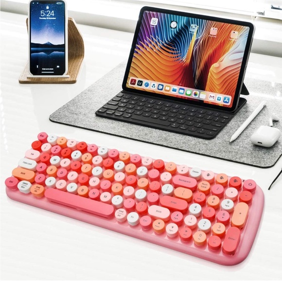 Wireless Bluetooth Retro Typewriter Keyboard - Picture 2 of 6